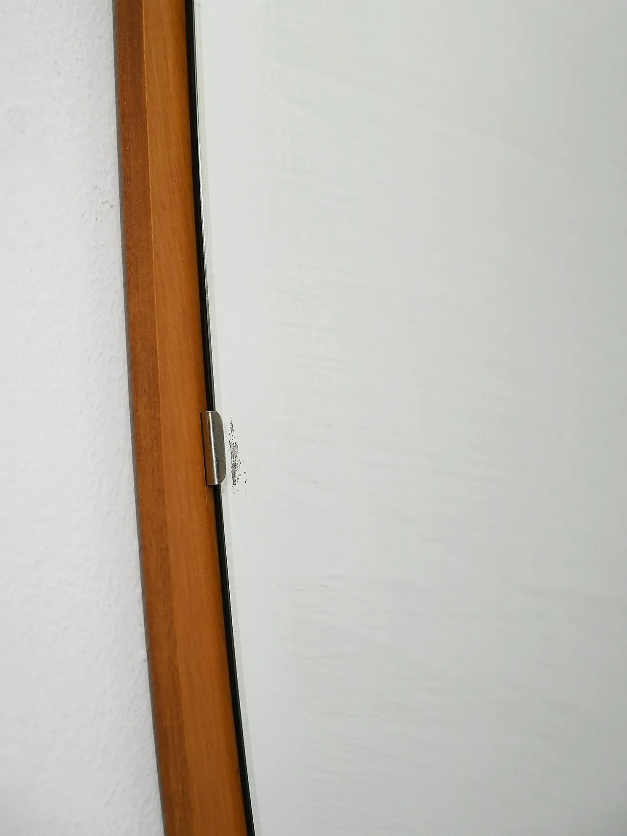 Specchio scandinavo a goccia, anni ’60 2