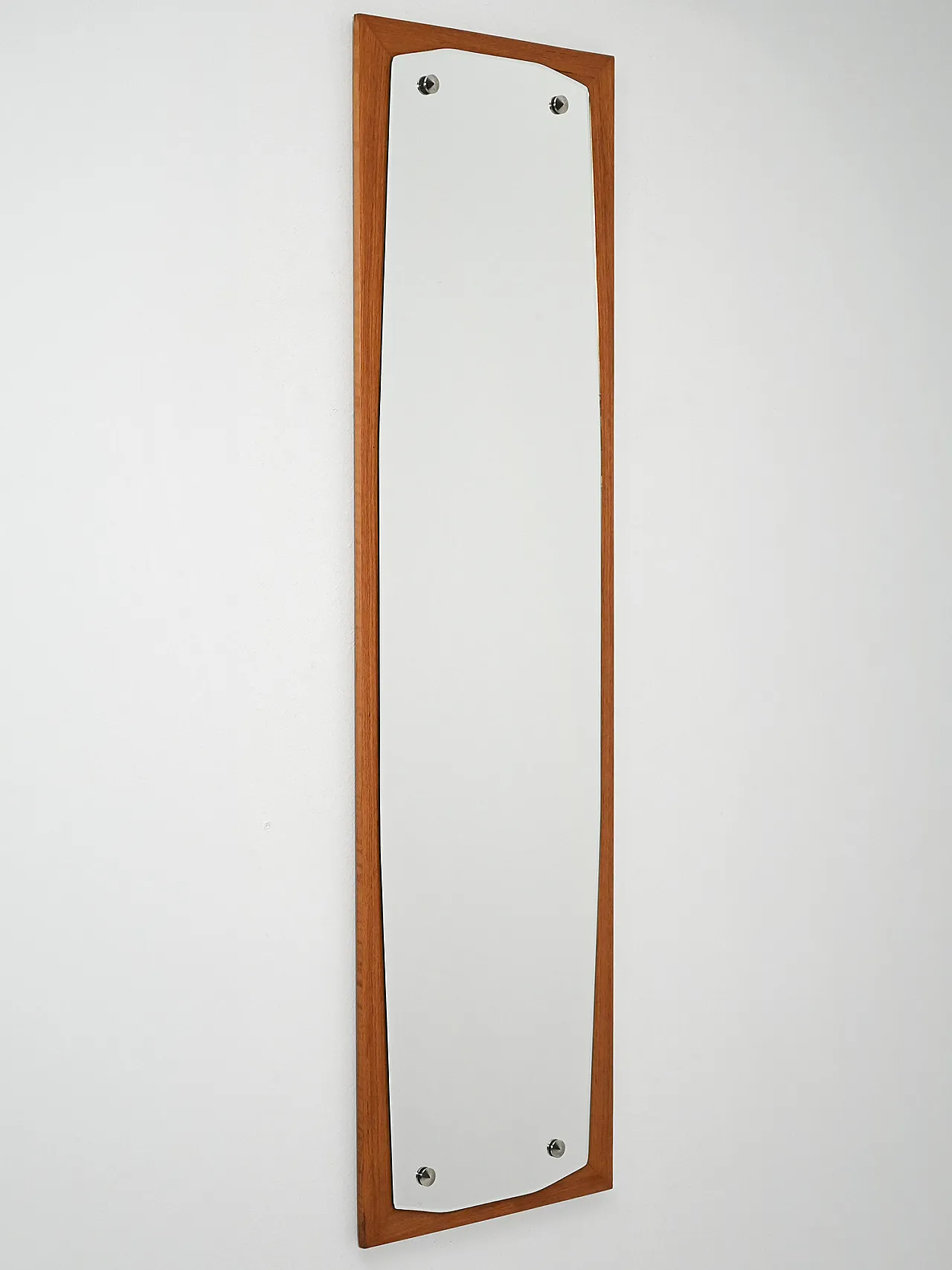 Specchio scandinavo sagomato in teak anni 60–70 2