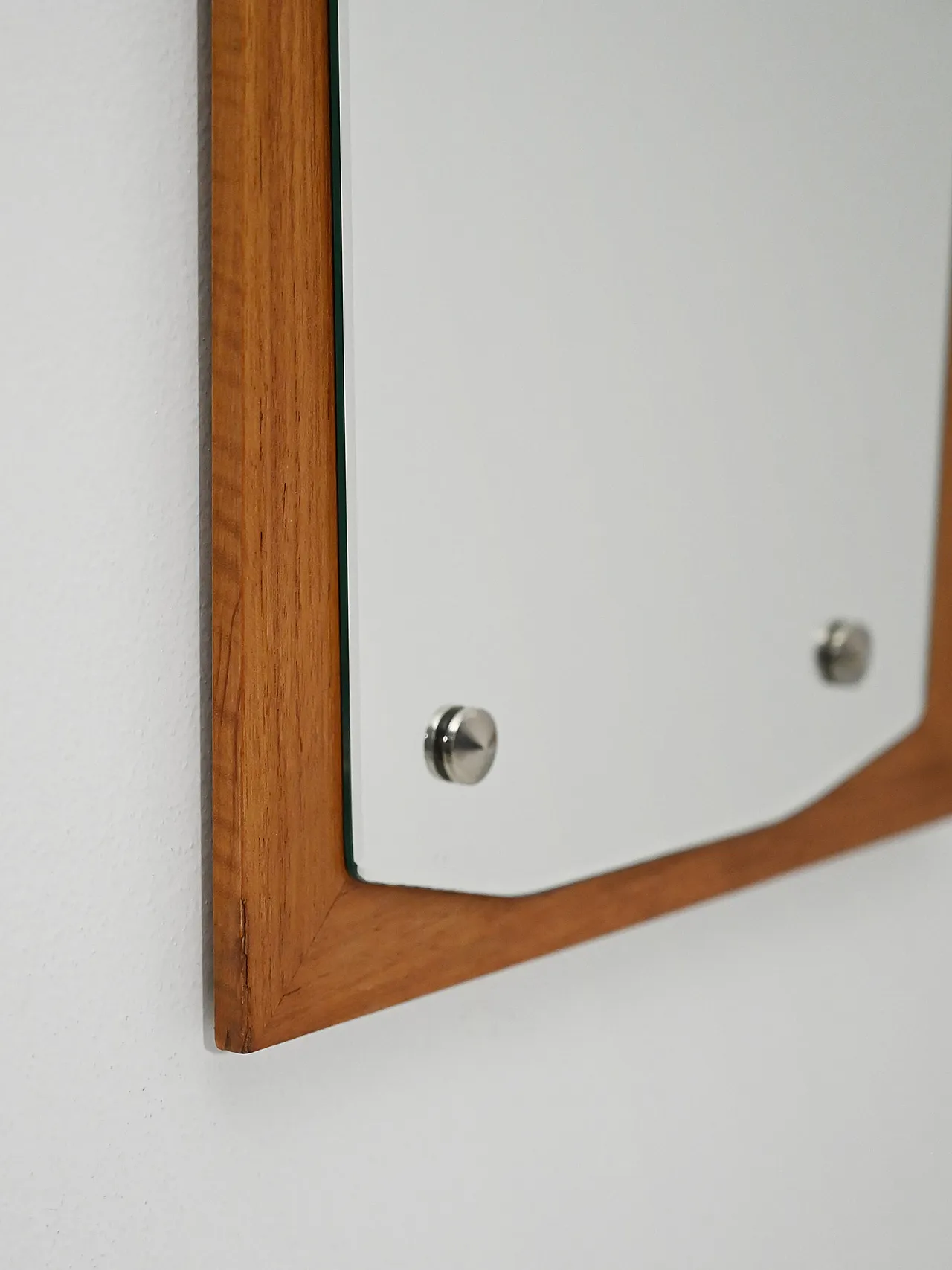 Specchio scandinavo sagomato in teak anni 60–70 3