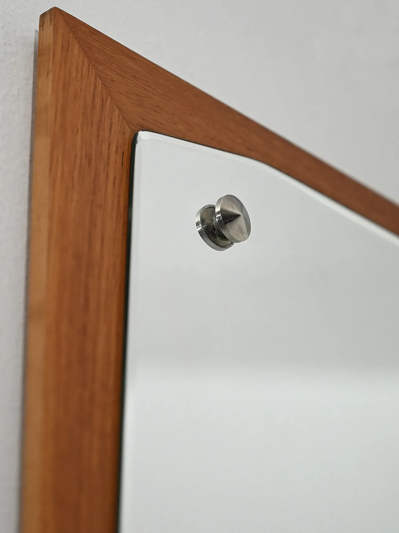 Specchio scandinavo sagomato in teak anni 60–70 5