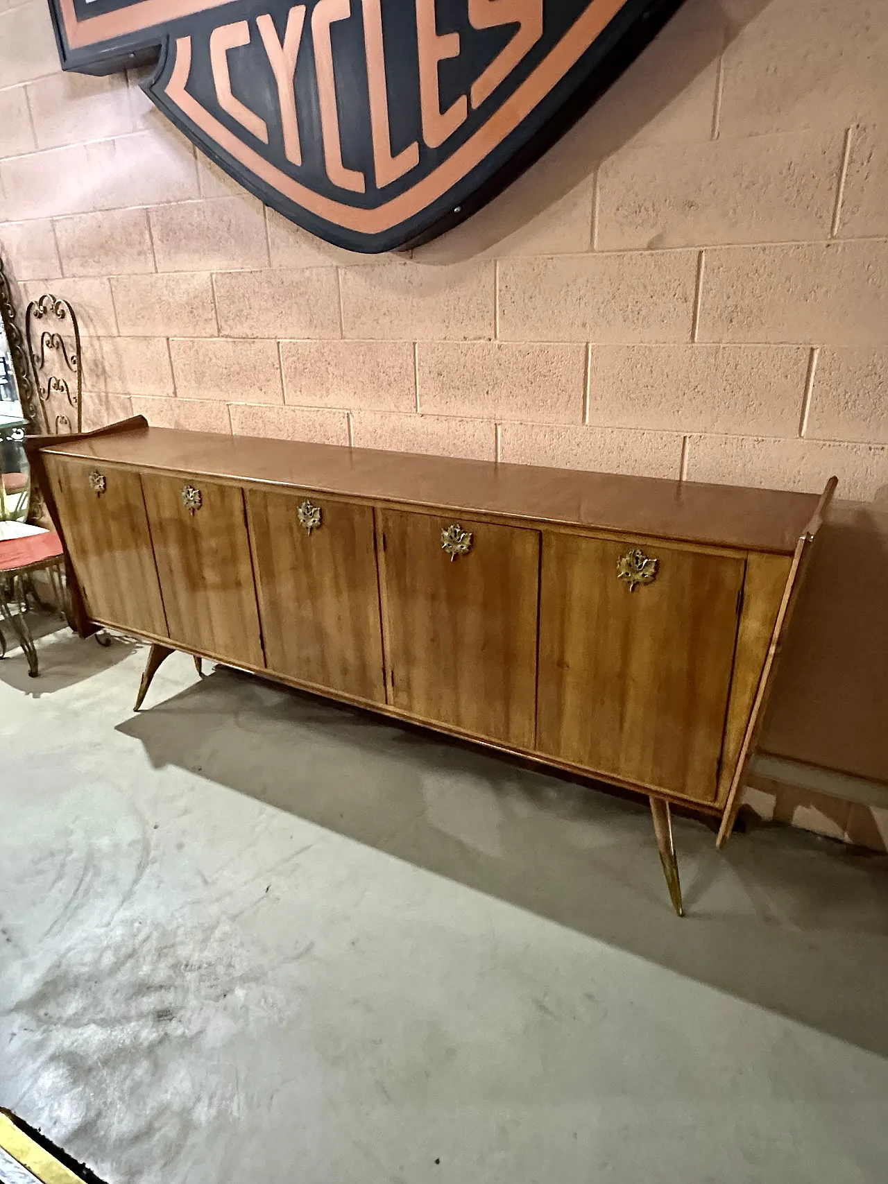 Sideboard by Vittorio Dassi in maple, brass friezes and feet, 1950s 4