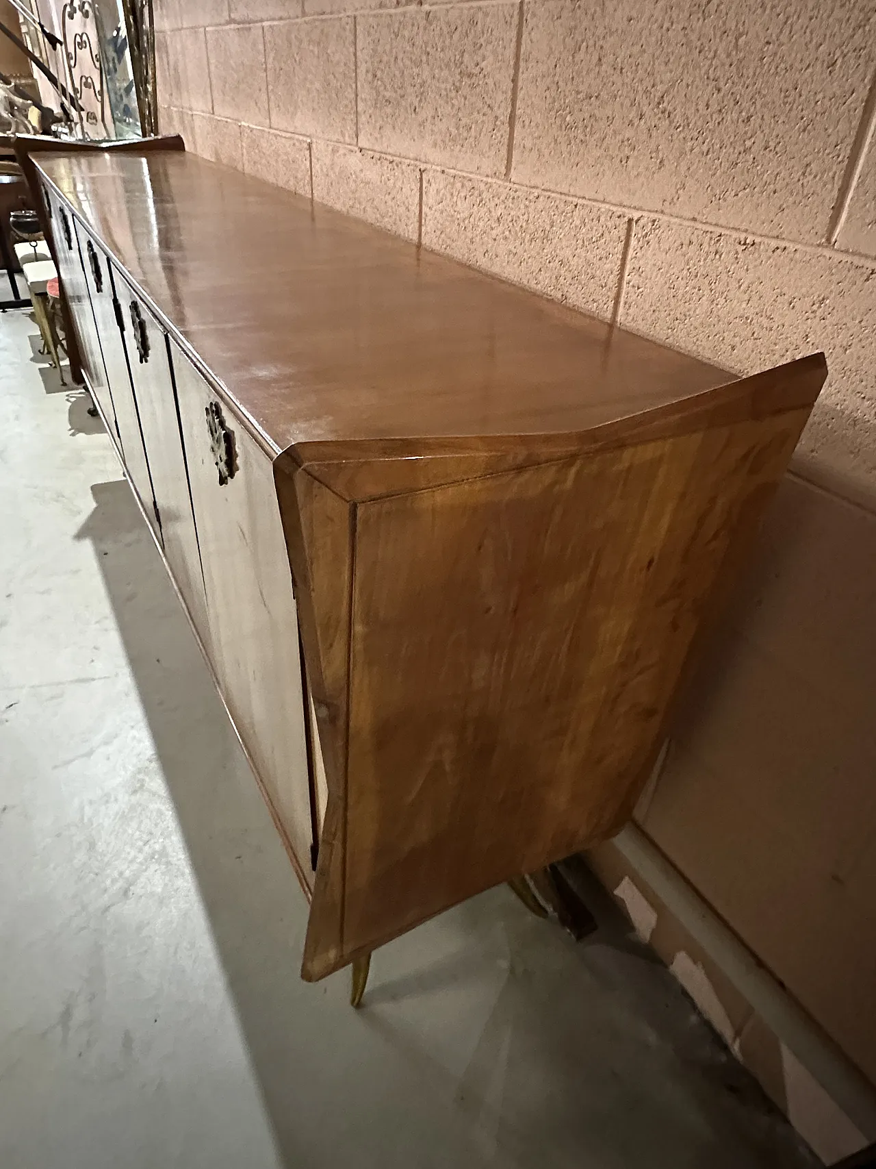 Sideboard by Vittorio Dassi in maple, brass friezes and feet, 1950s 6