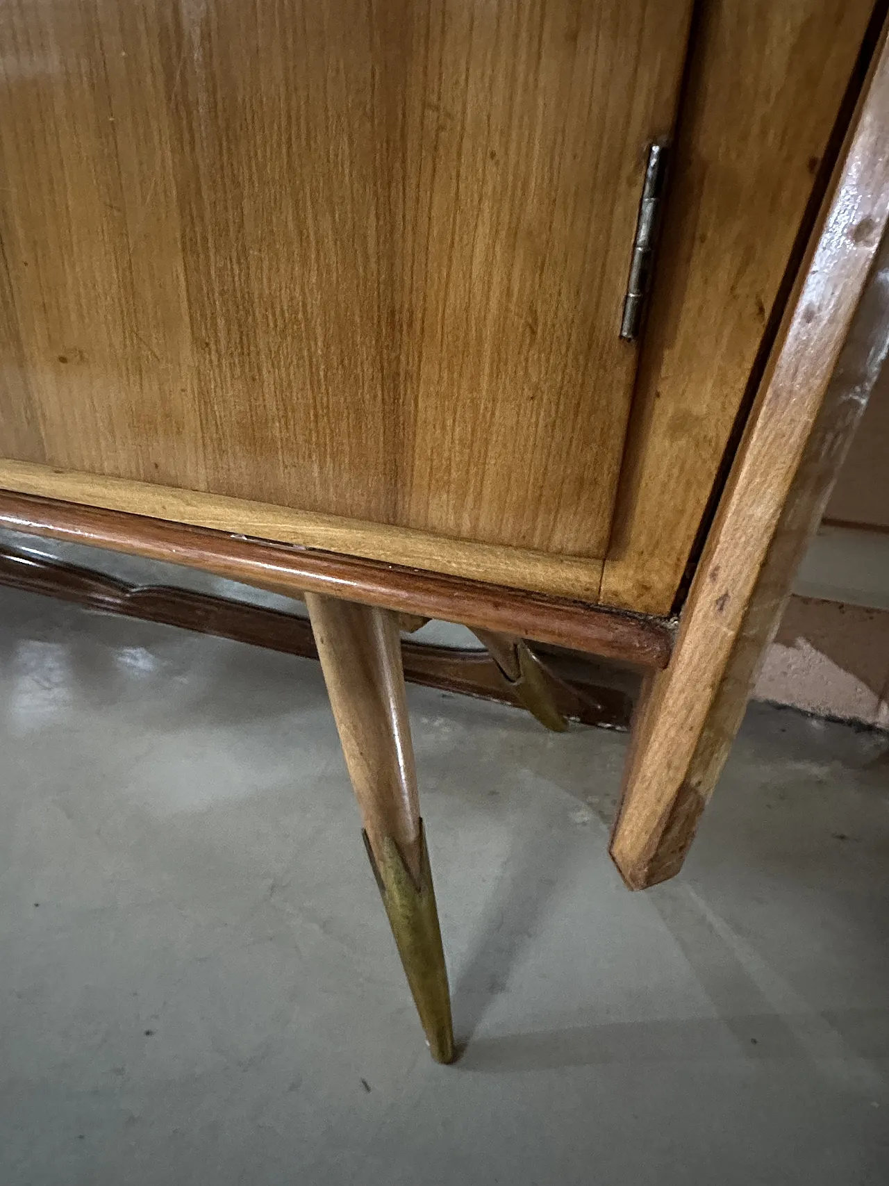 Sideboard by Vittorio Dassi in maple, brass friezes and feet, 1950s 8