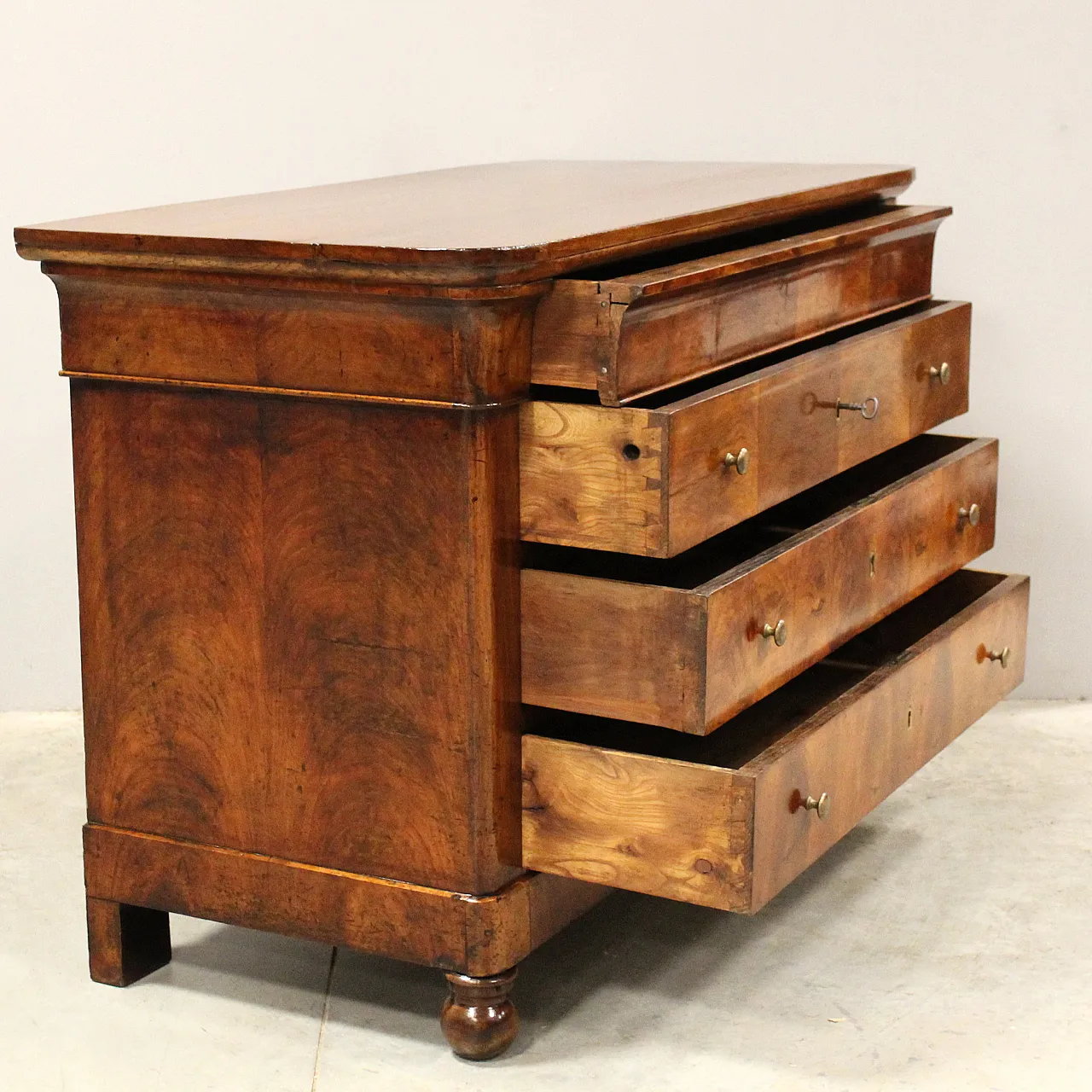Louis Philippe chest of drawers Italian walnut,  19th century 5