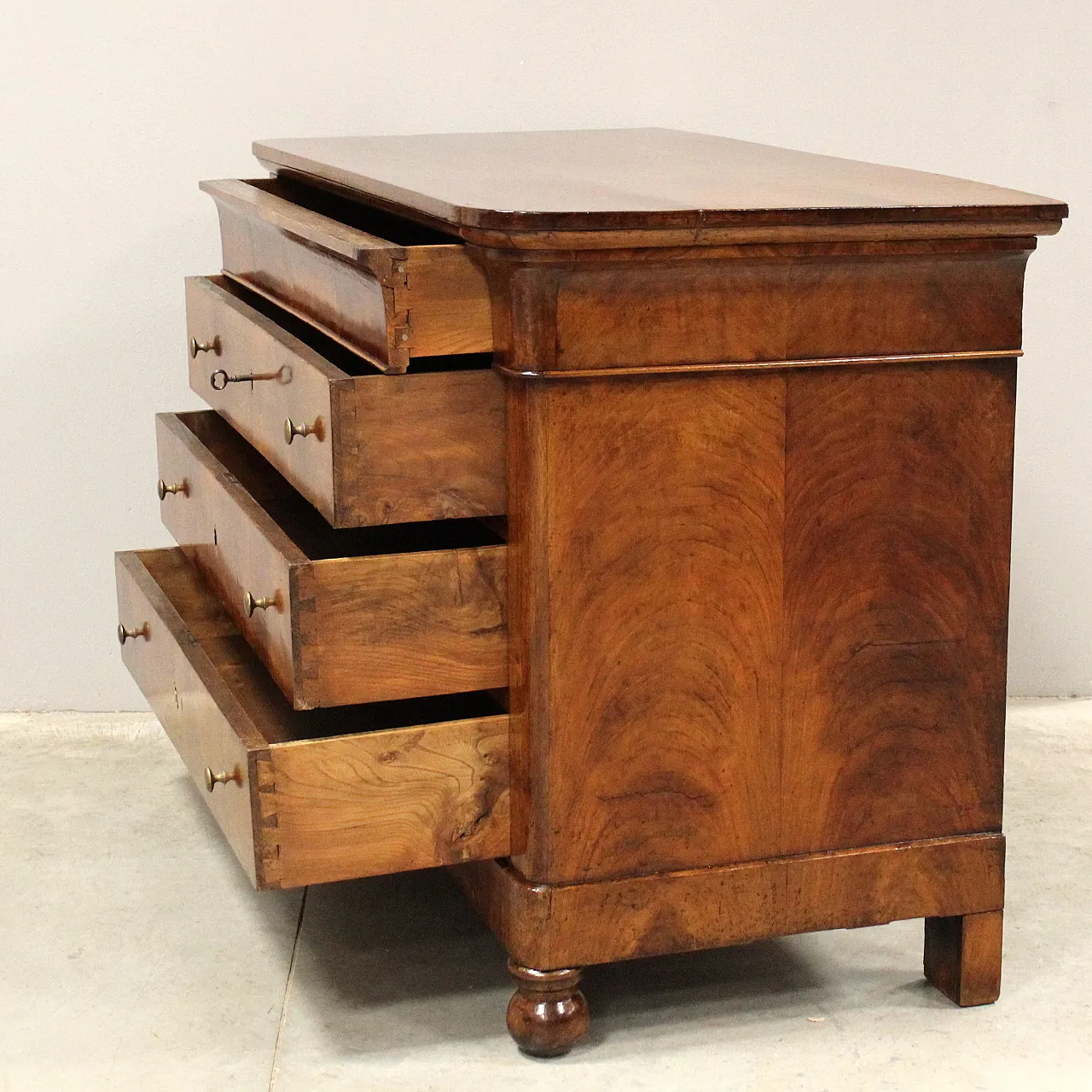 Louis Philippe chest of drawers Italian walnut,  19th century 6