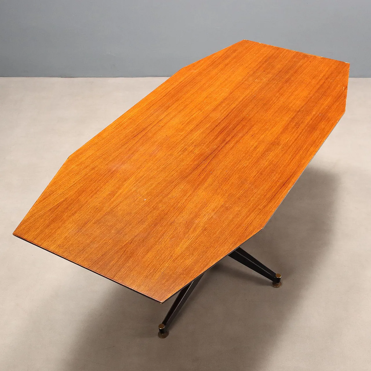 Tavolo in legno con base in metallo, anni '60 9