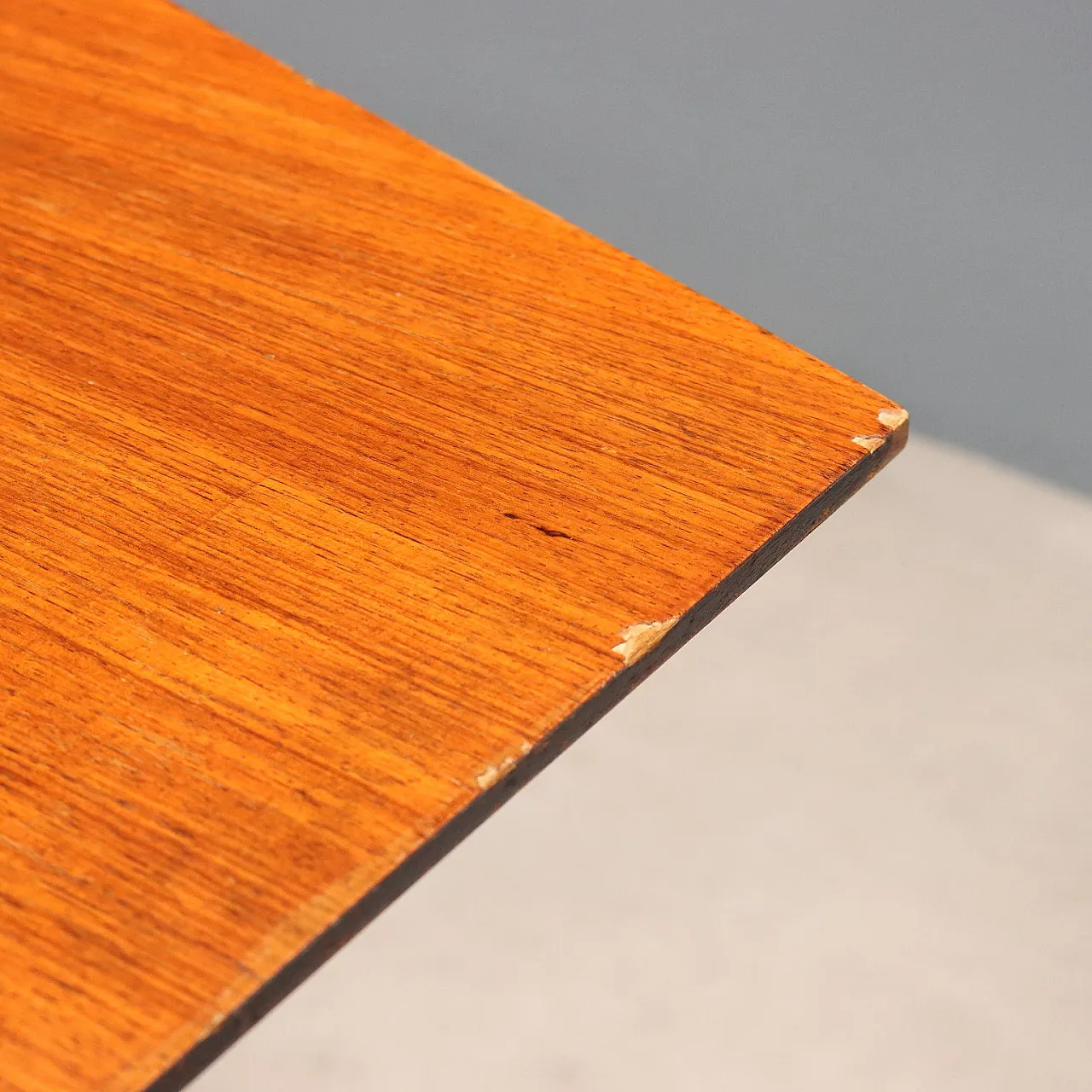 Tavolo in legno con base in metallo, anni '60 10
