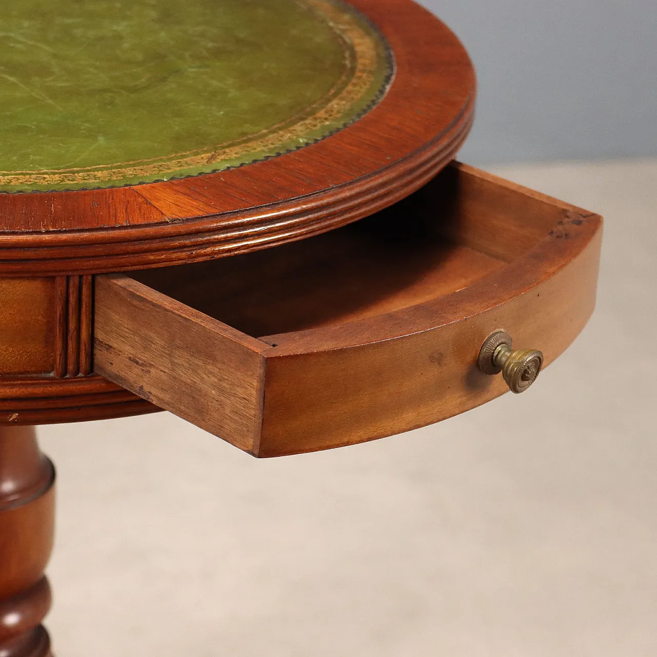 Tavolino in mogano, pelle, lamiera e ottone, '900 4