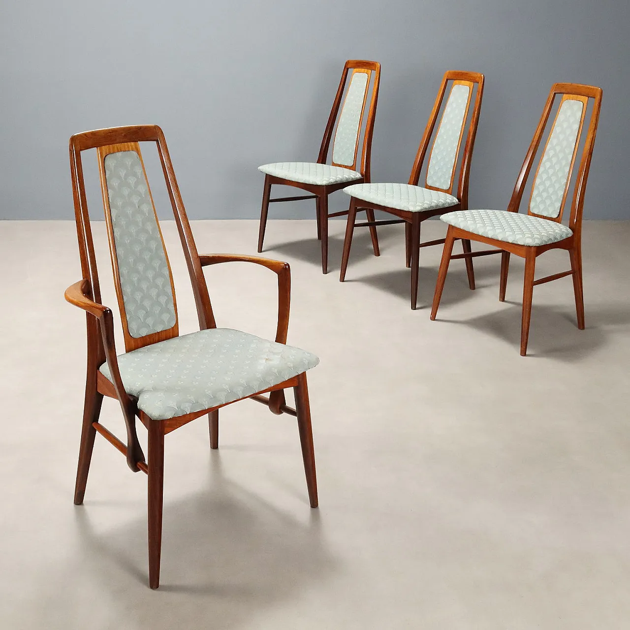 4 dining chairs in wood and fabric, 20th century 1