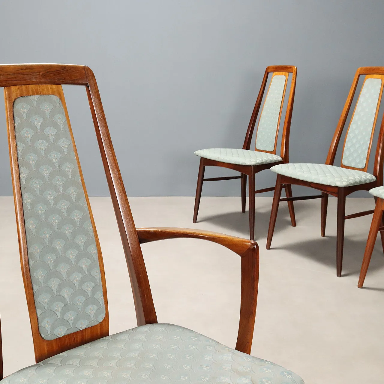 4 dining chairs in wood and fabric, 20th century 3