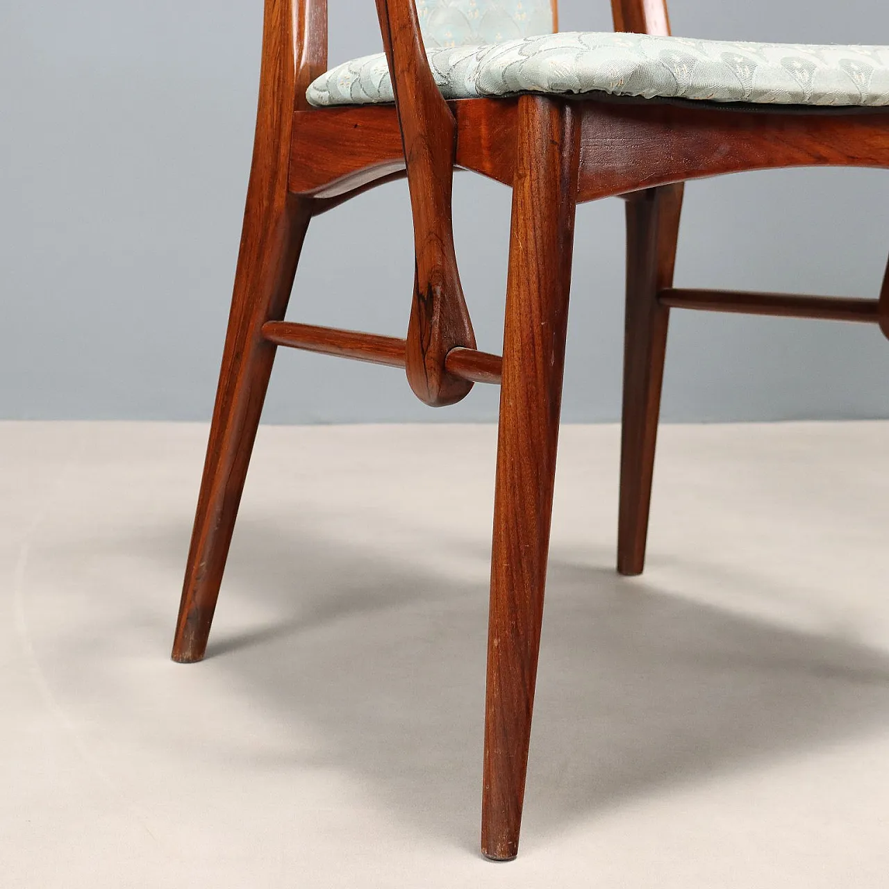 4 dining chairs in wood and fabric, 20th century 7