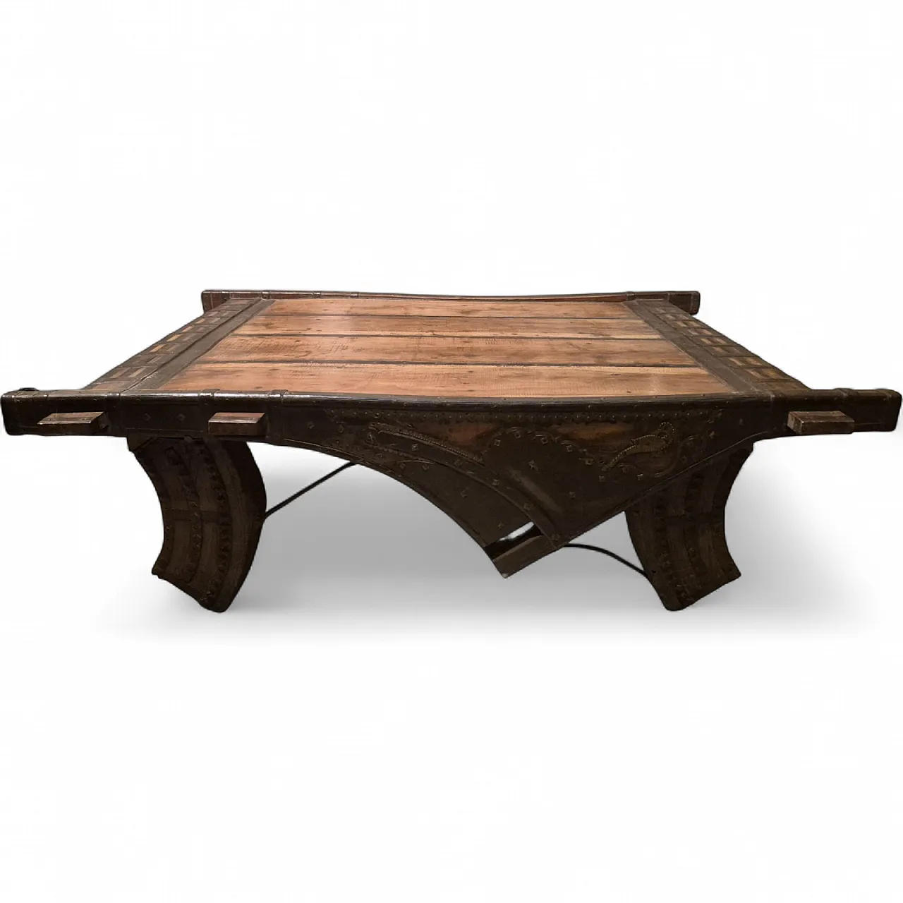 Tavolino da salotto in legno e ferro, India, di inizio '900 9