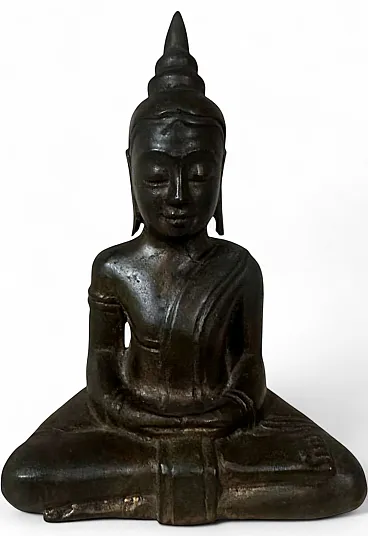 First seated Buddha in Ayutthaya, traces of original gilding, 1600