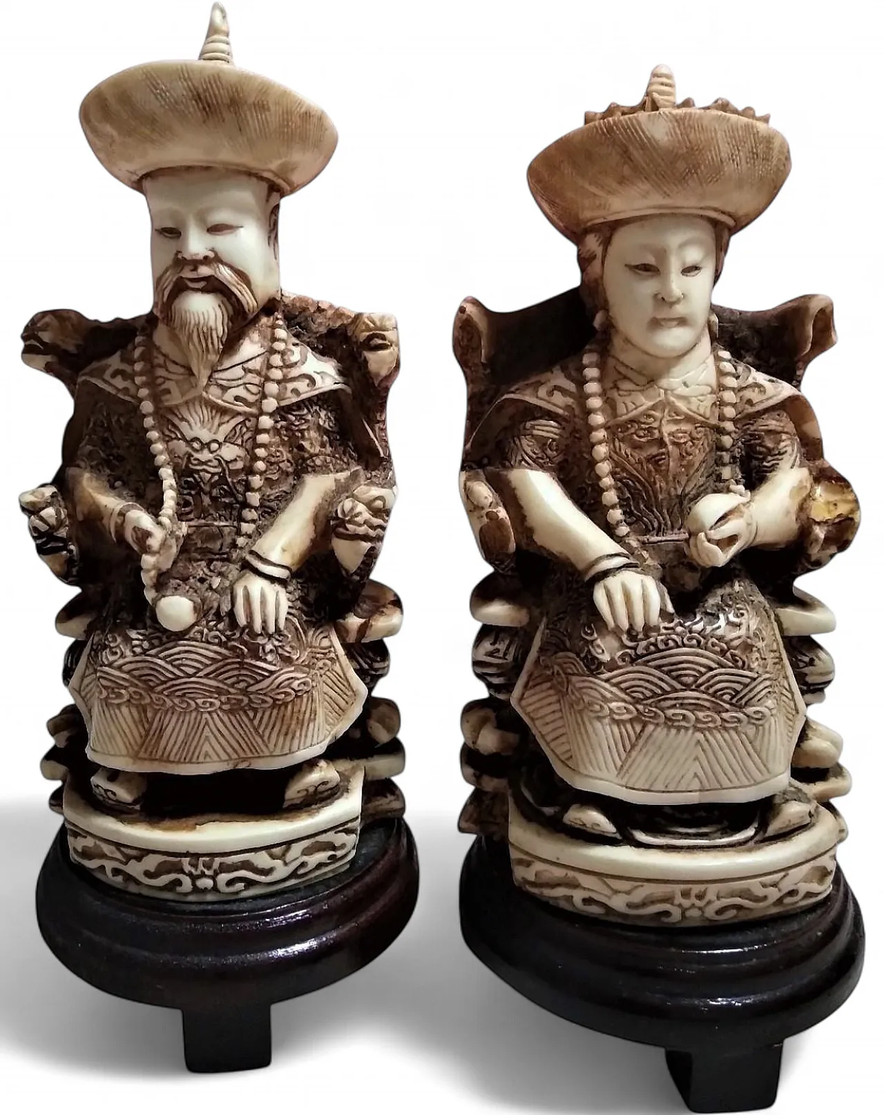 Emperor and empress chinese sculptures in buffalo bone Qing dynasty 16