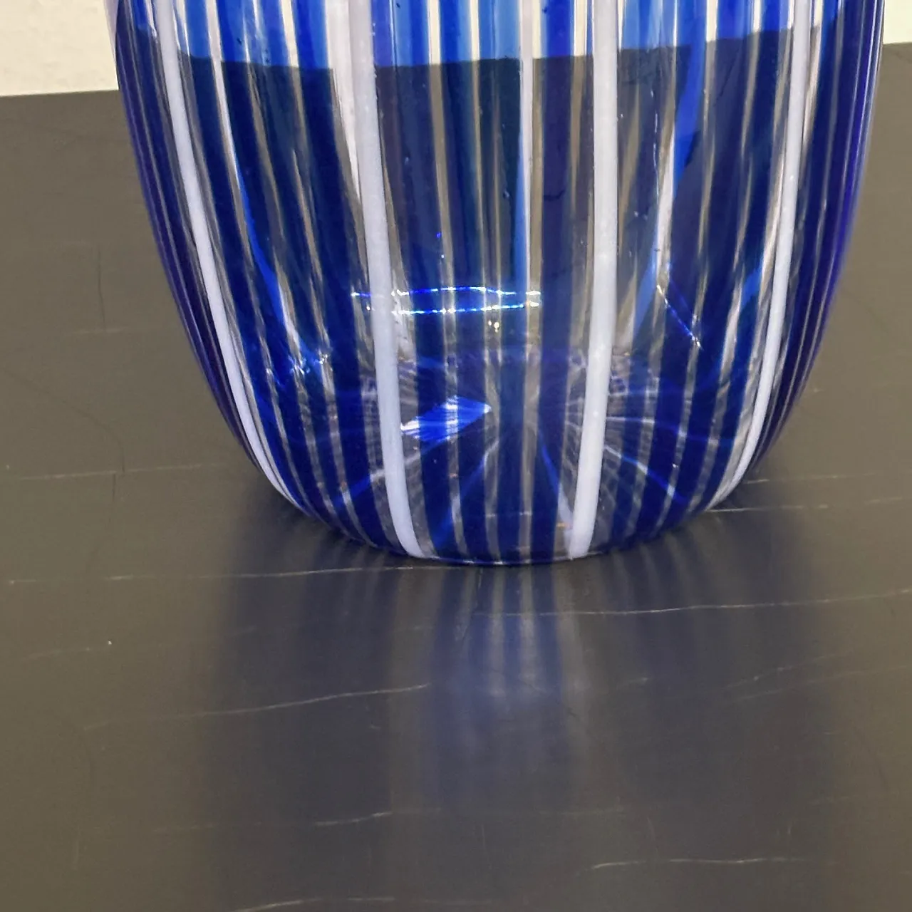 Vaso Vetro Murano a canne o filigrana, blu e vetro lattimo, anni '50 4