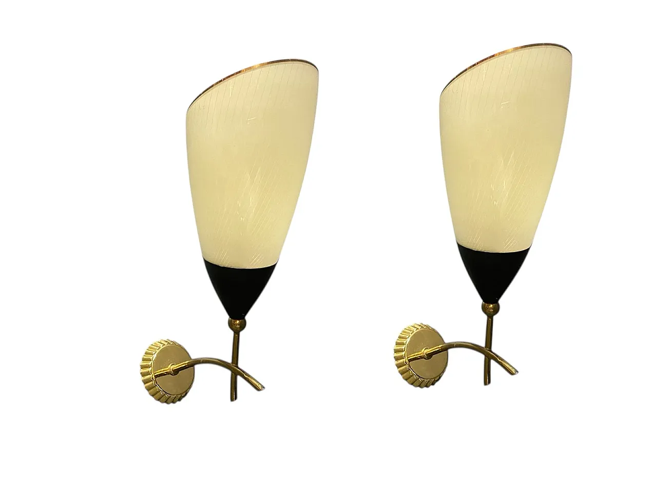 Pair of Stilnovo Style Italian Glass and Brass Wall Sconce, 1960s 1
