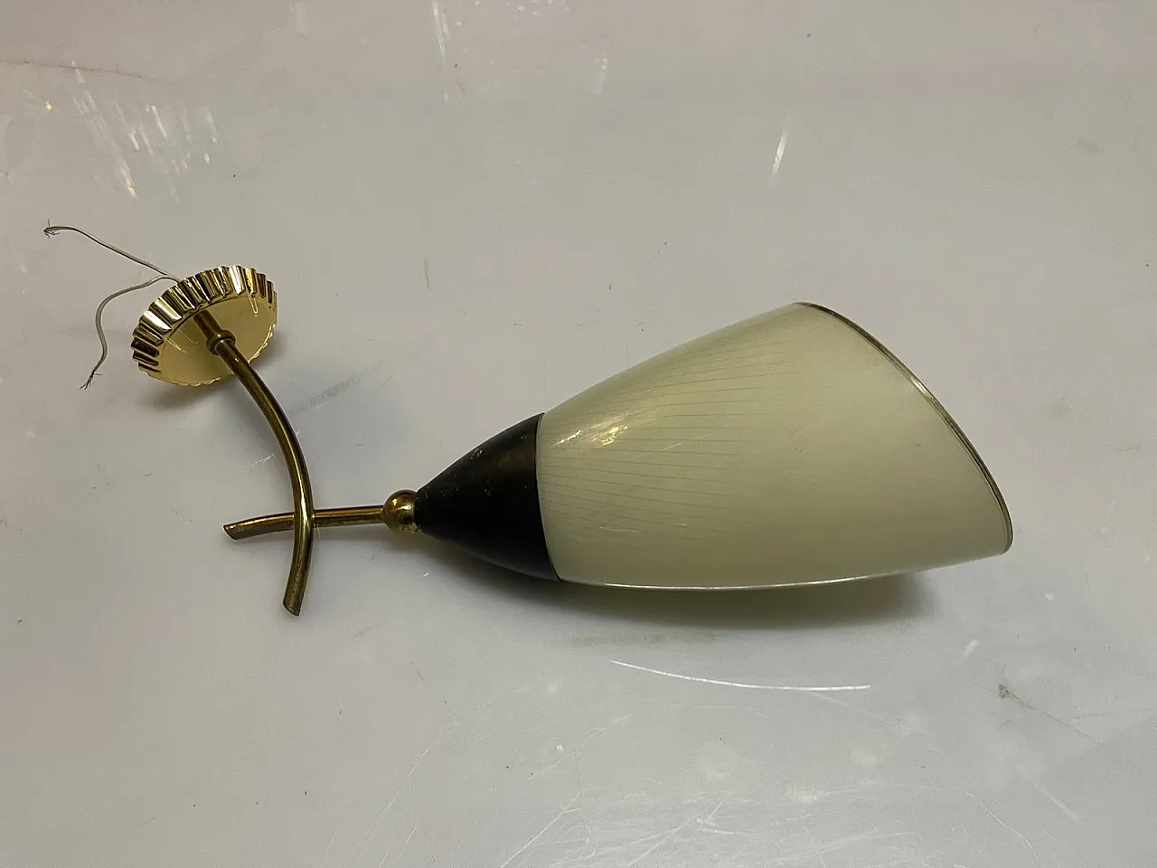 Pair of Stilnovo Style Italian Glass and Brass Wall Sconce, 1960s 5
