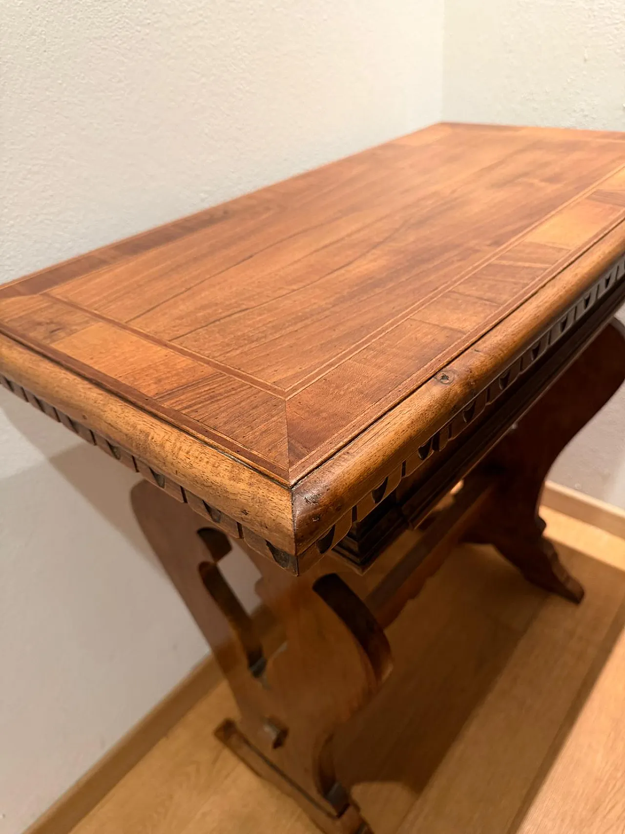 Mid-Century walnut coffee table with inlaid top, Italy, 1950s 2