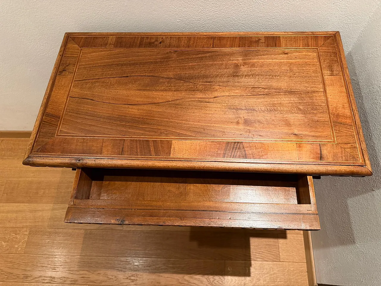 Mid-Century walnut coffee table with inlaid top, Italy, 1950s 9