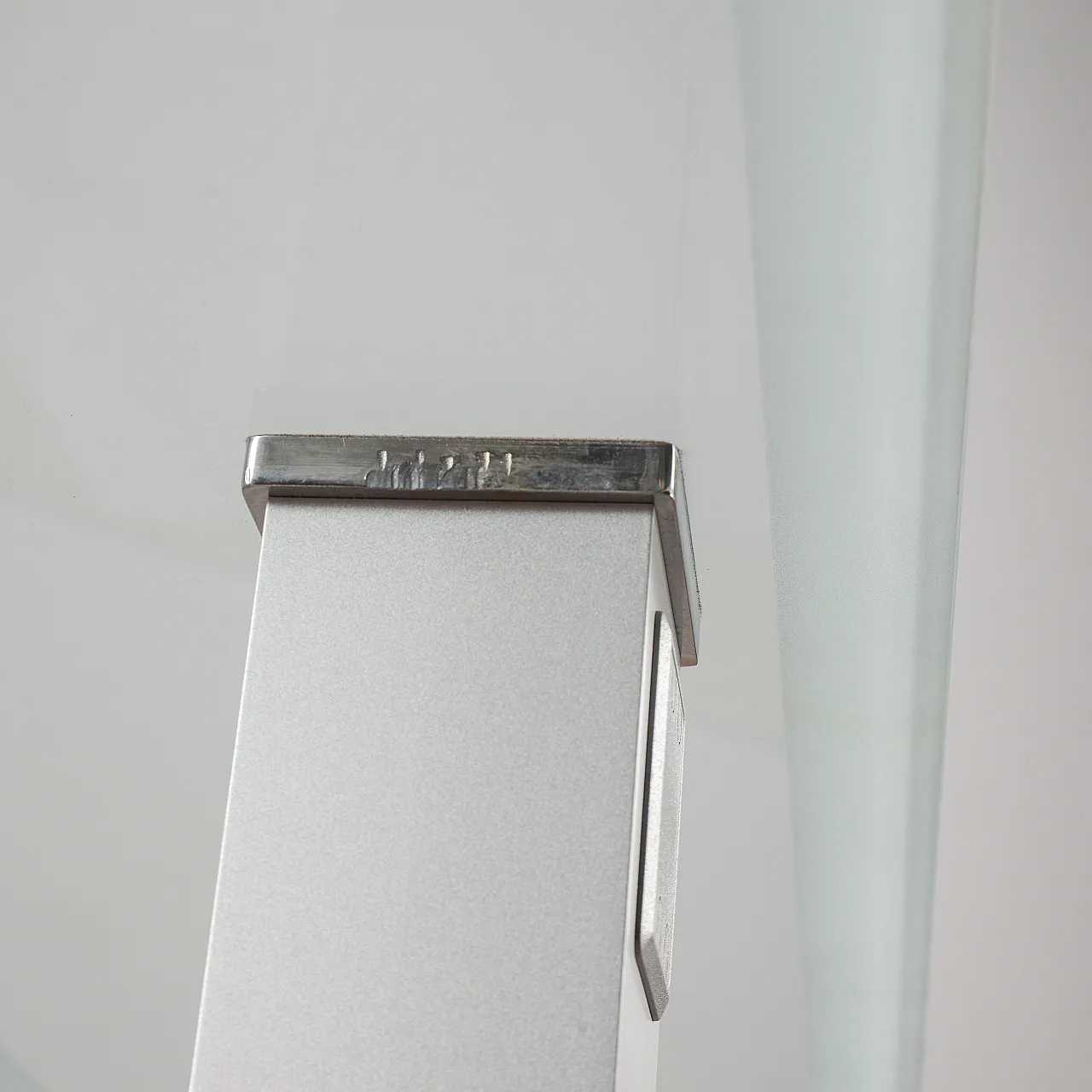 Play Model B TV Holder in Cattelan Crystal, 20th century 7
