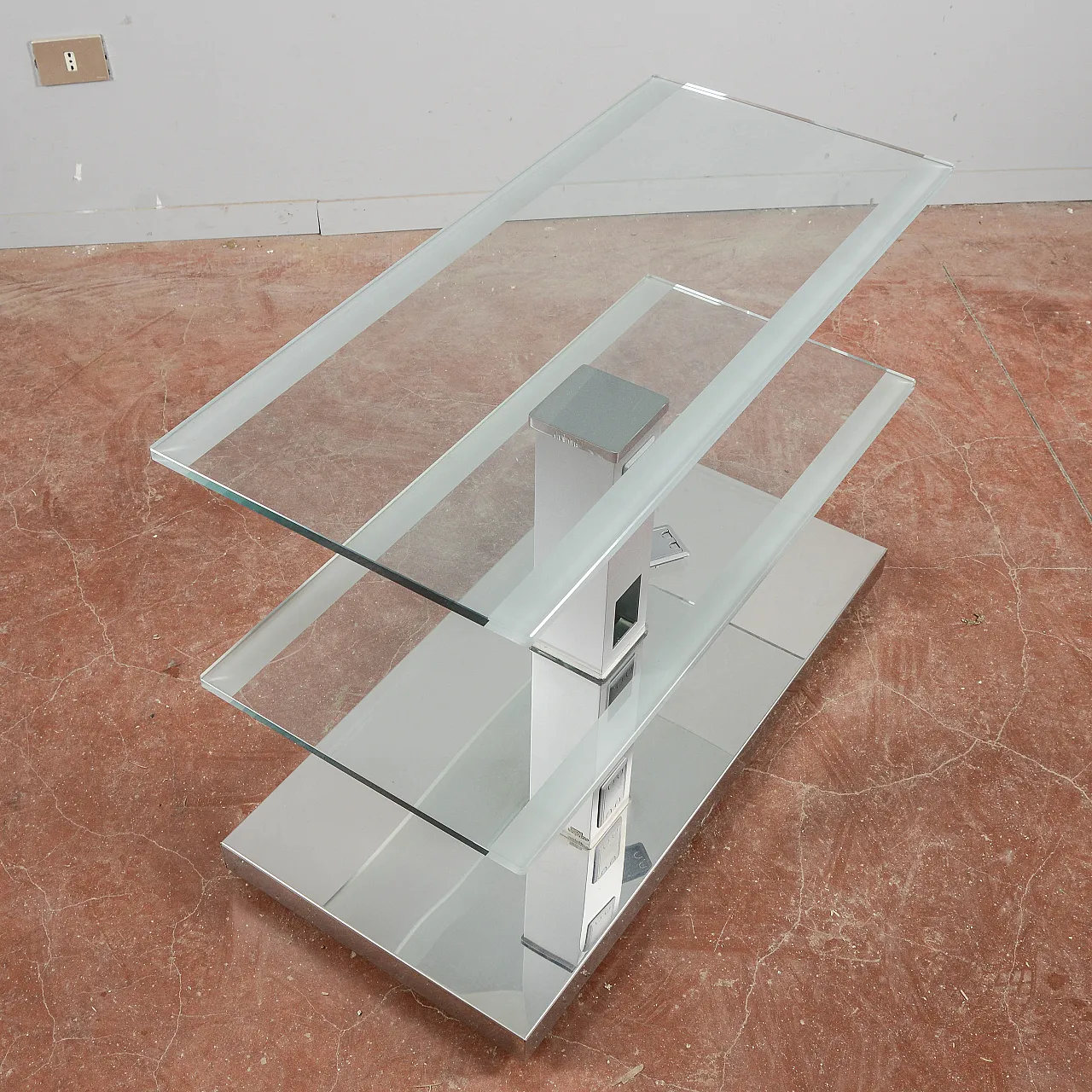 Play Model B TV Holder in Cattelan Crystal, 20th century 8