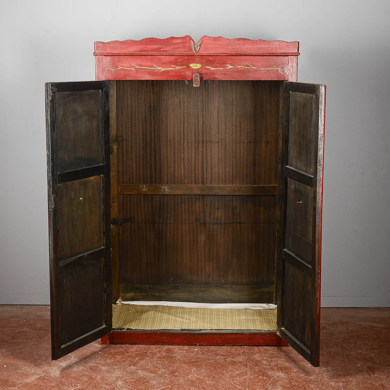 Lacquered wooden wardrobe, 20th century 2