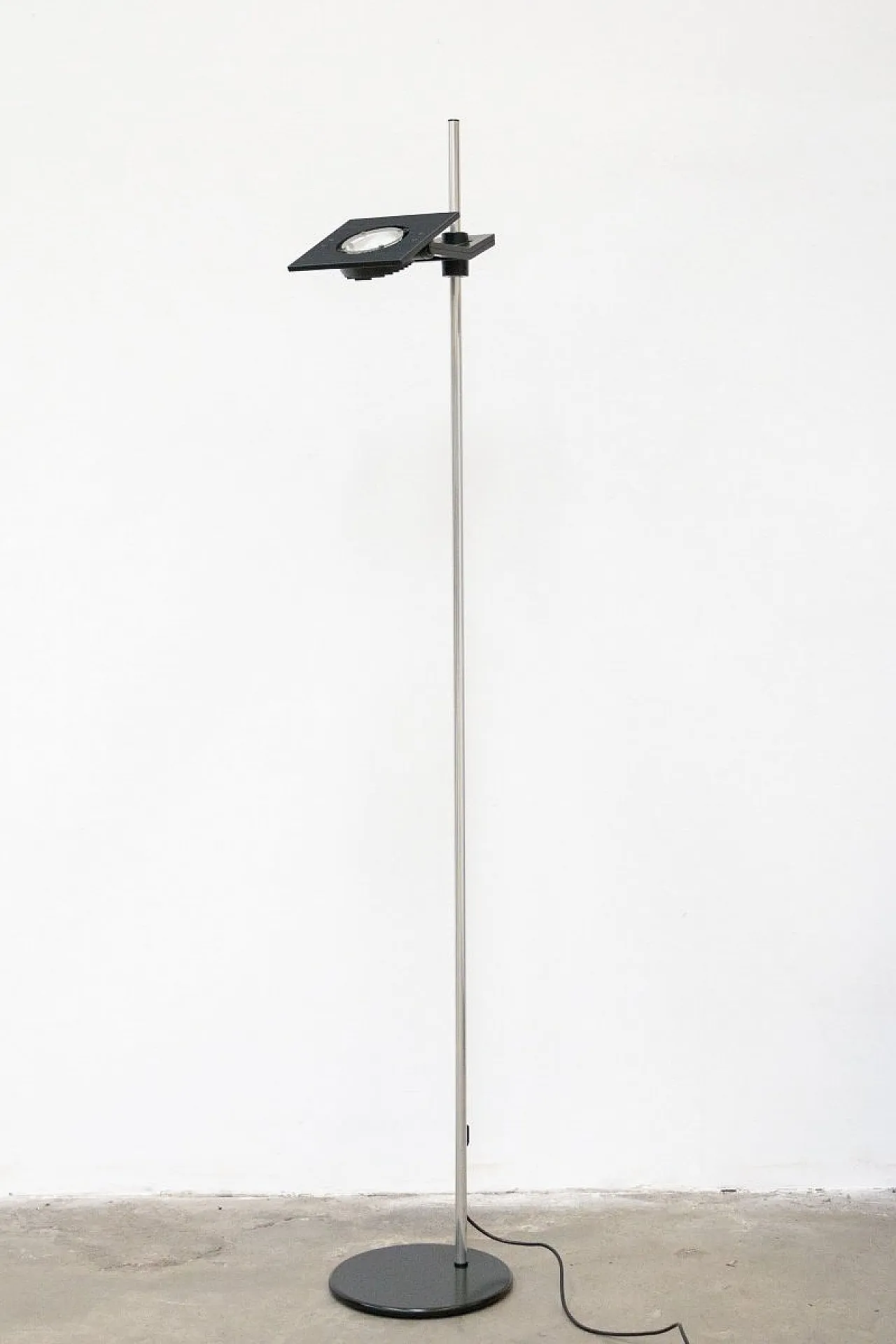 Flap, lampada da terra di Franco Mirenzi per Valenti, anni '80 1