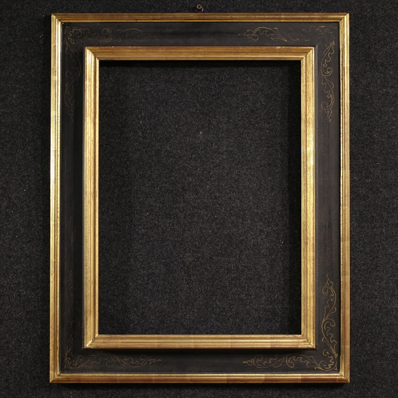 Tuscan lacquered, gilded and painted frame, 20th century 1
