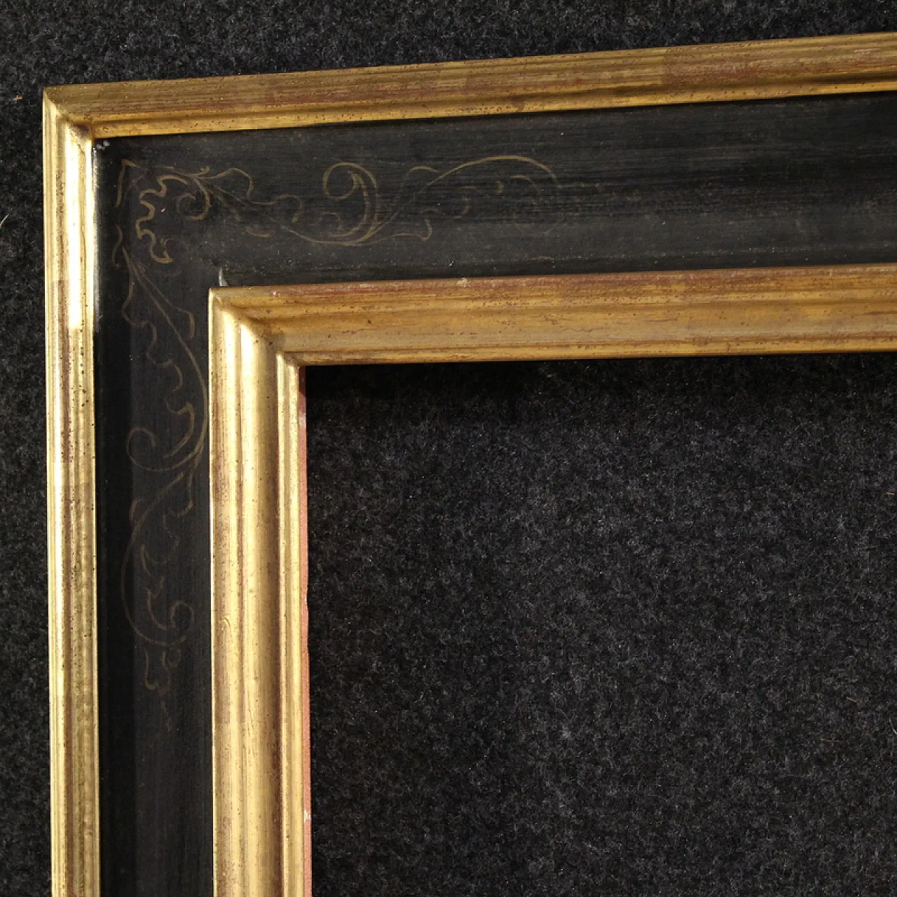 Tuscan lacquered, gilded and painted frame, 20th century 7