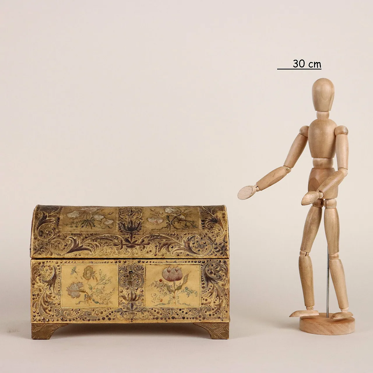 Wooden casket covered in parchment, 19th century 2