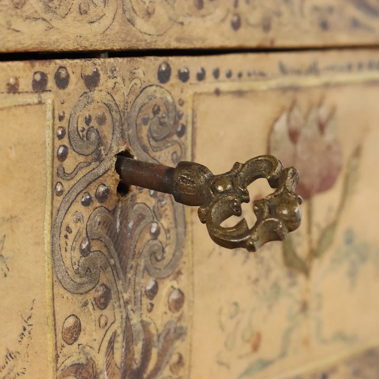 Wooden casket covered in parchment, 19th century 8