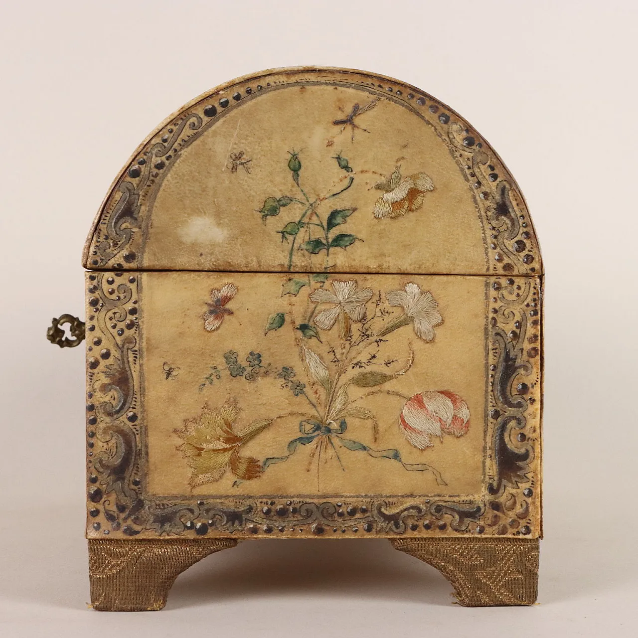 Wooden casket covered in parchment, 19th century 9