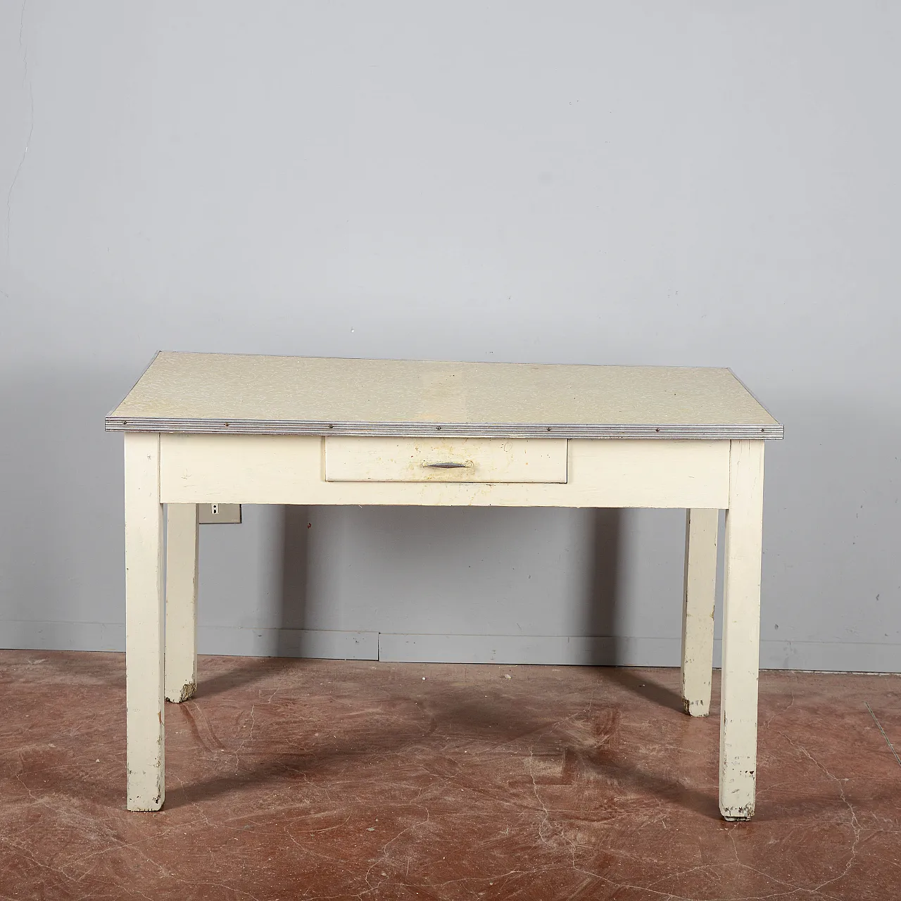 Tavolo da cucina con piano sfalzato, metà '900 1