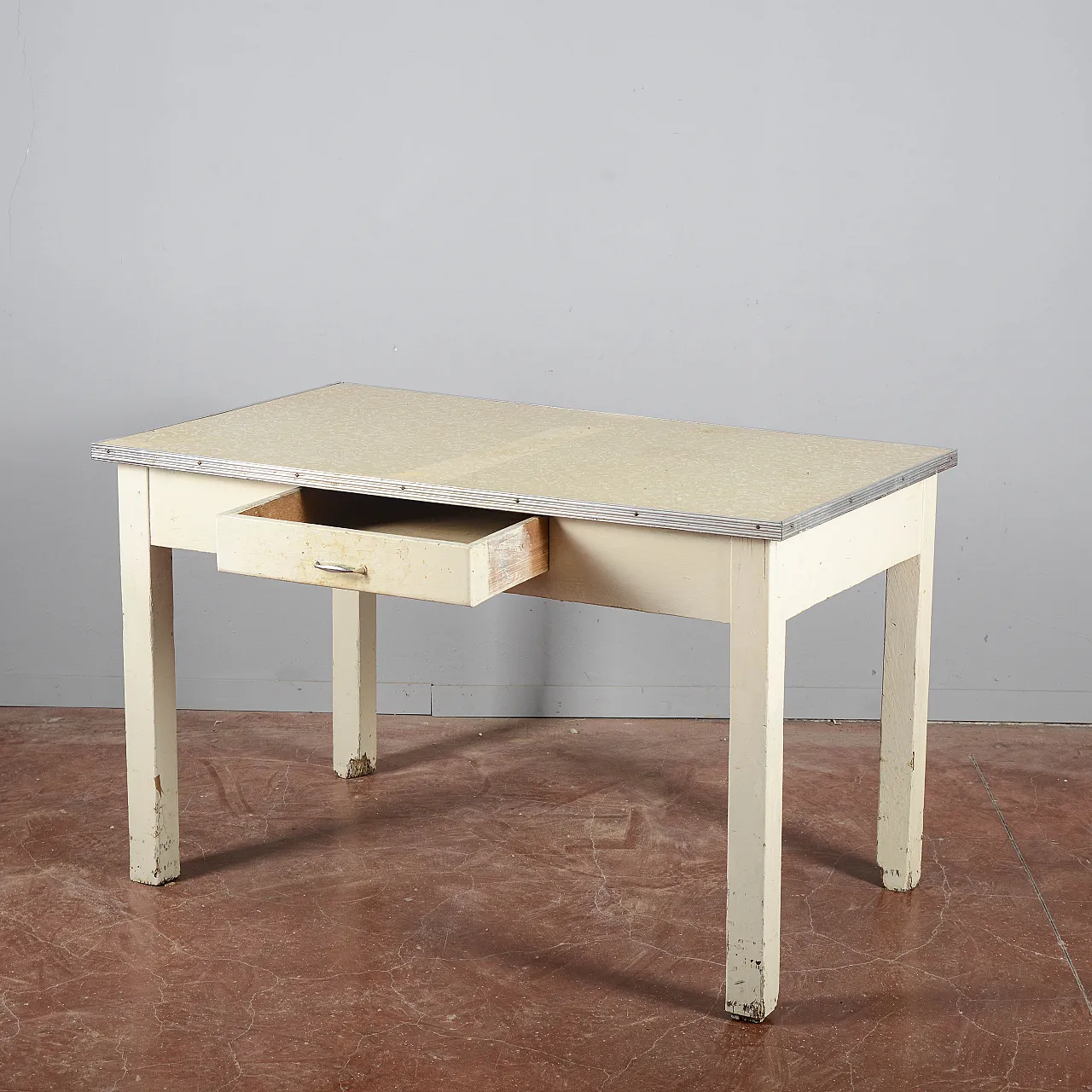 Tavolo da cucina con piano sfalzato, metà '900 2