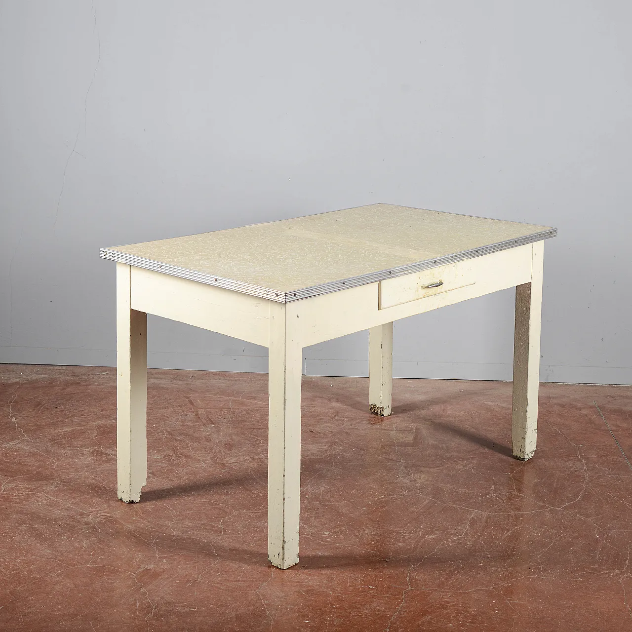 Tavolo da cucina con piano sfalzato, metà '900 7