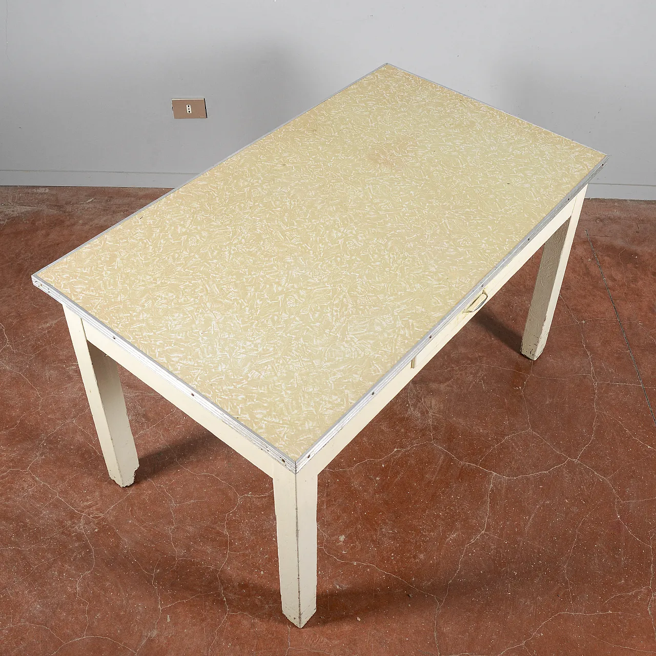 Tavolo da cucina con piano sfalzato, metà '900 8