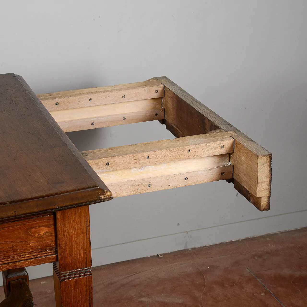 Tavolo liberty in legno massello con allunghi, primo '900 7
