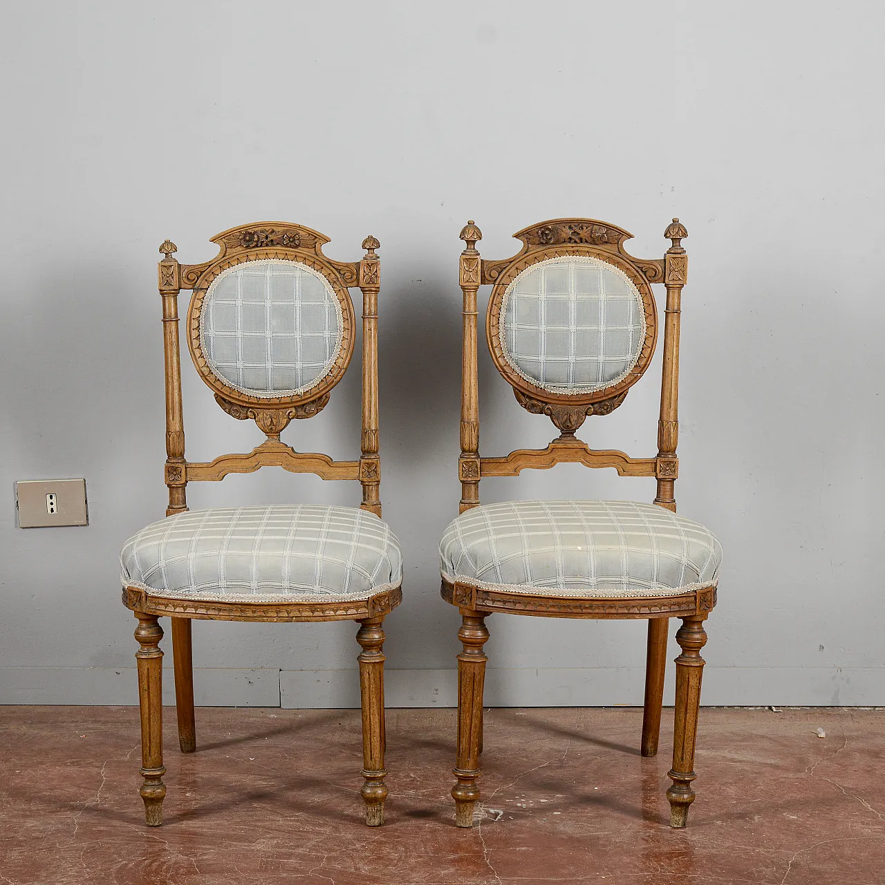 Coppia di sedie in noce e stoffa, '800 1