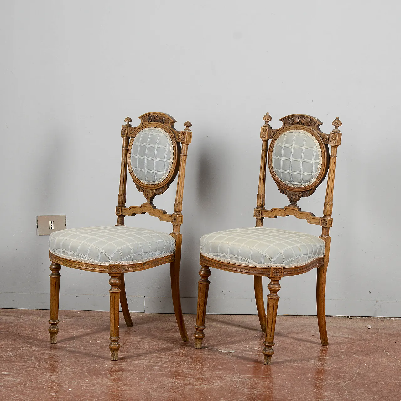 Coppia di sedie in noce e stoffa, '800 2