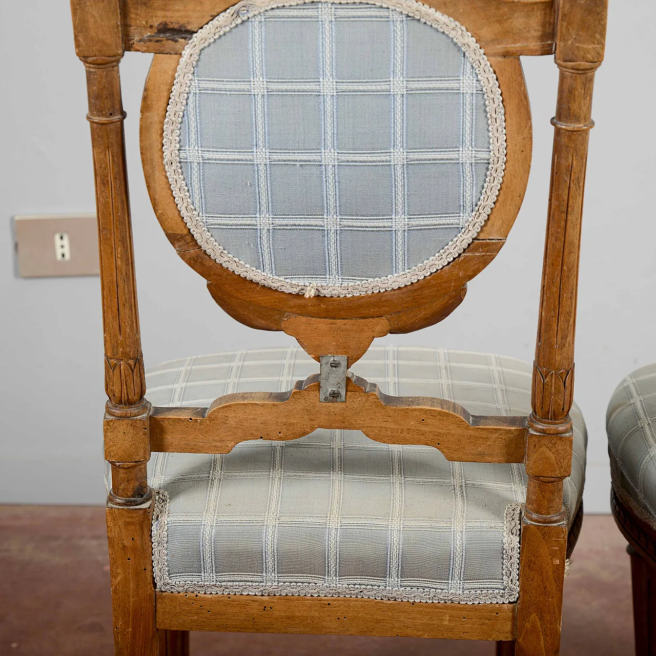 Coppia di sedie in noce e stoffa, '800 6