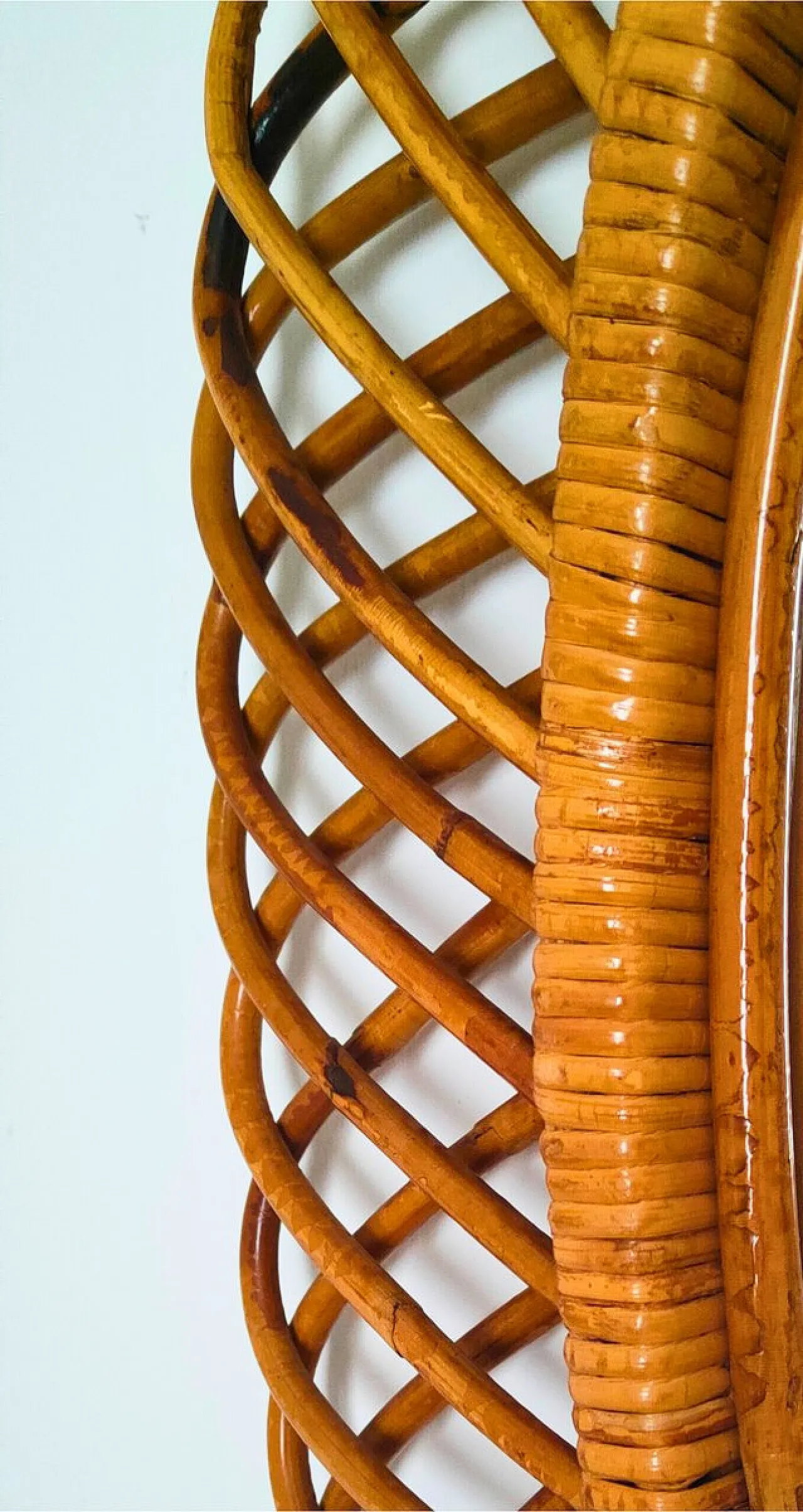 Specchio da parete ovale in vimini e bambù, anni '60 3