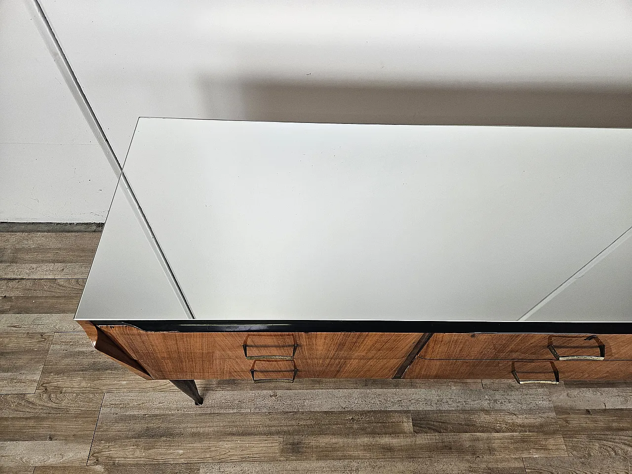 Cassettiera in radica di mogano con piano a specchio, anni '70 5