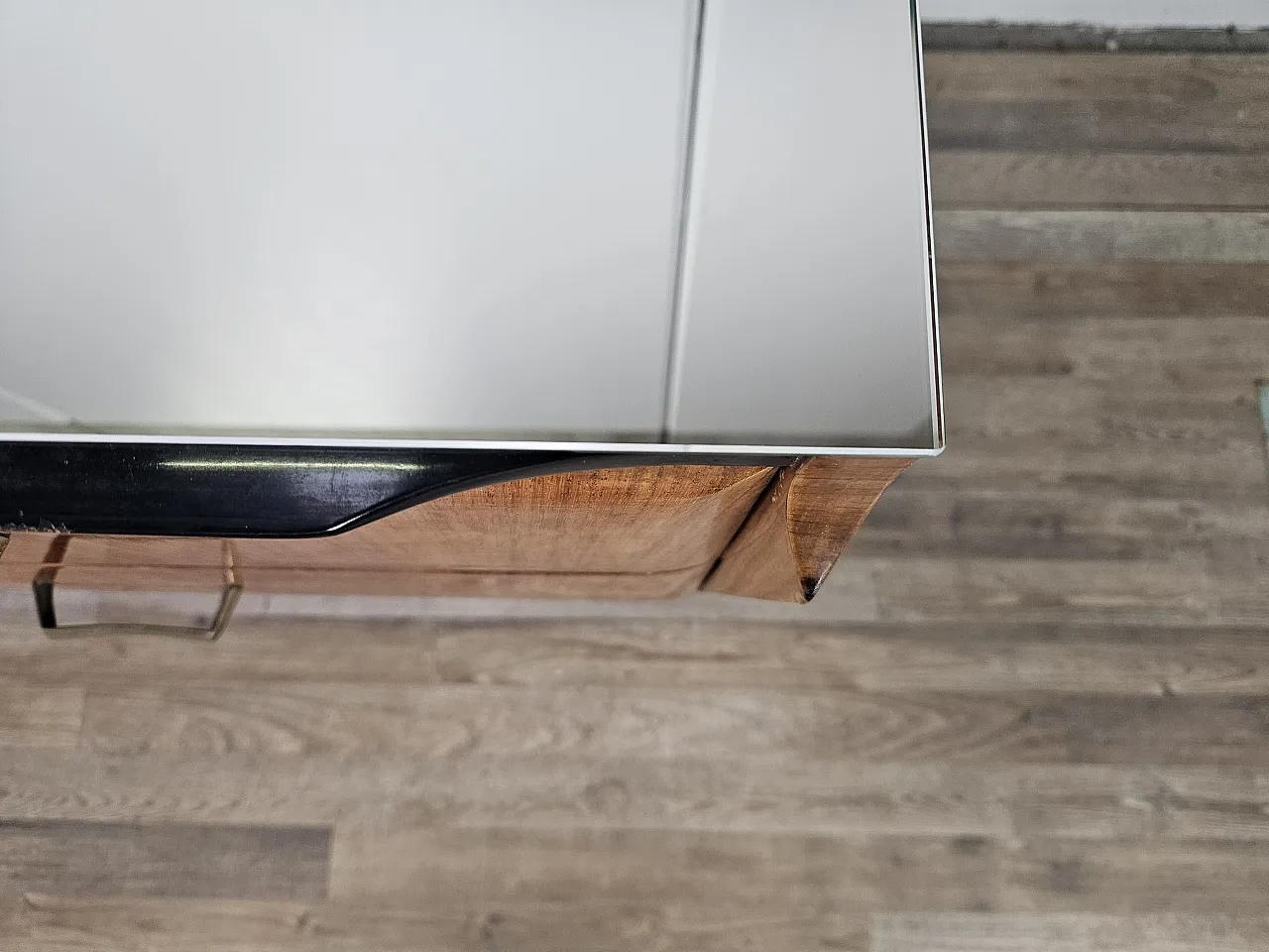 Cassettiera in radica di mogano con piano a specchio, anni '70 17