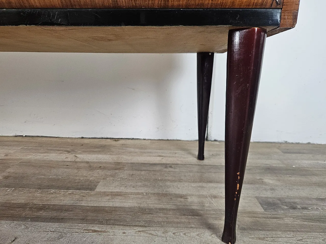 Cassettiera in radica di mogano con piano a specchio, anni '70 18