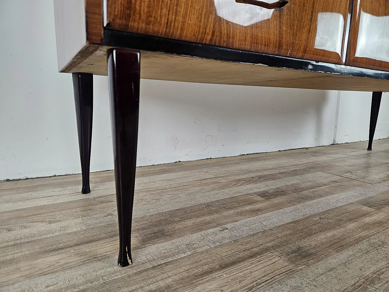 Cassettiera in radica di mogano con piano a specchio, anni '70 19