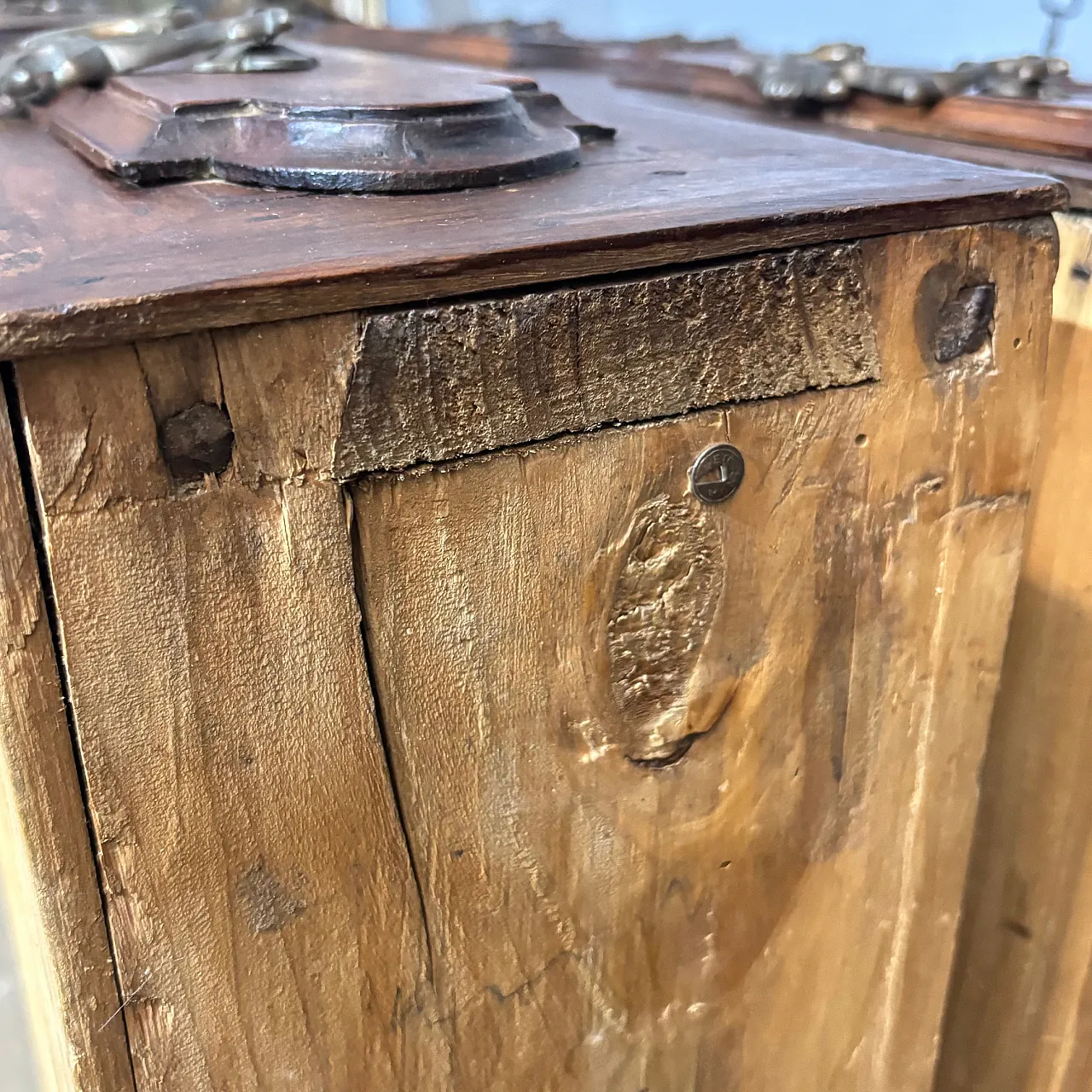 Bolognese chest of drawers with ashlars,  17th century, 6