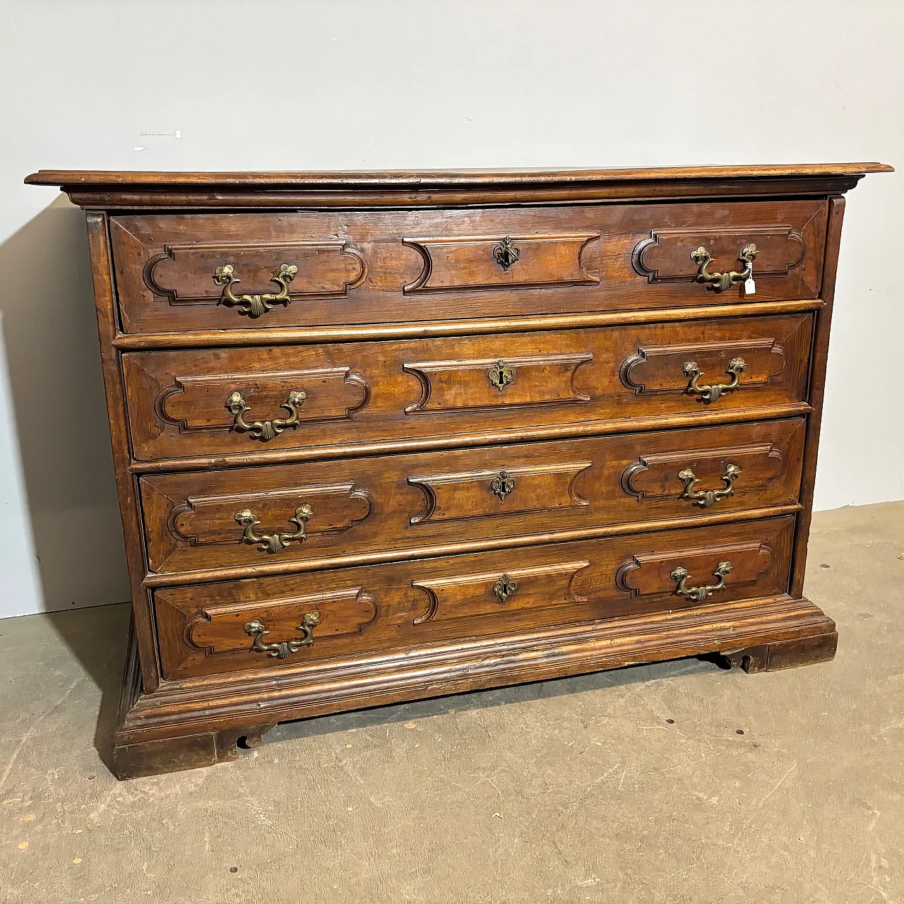 Bolognese chest of drawers with ashlars,  17th century, 16