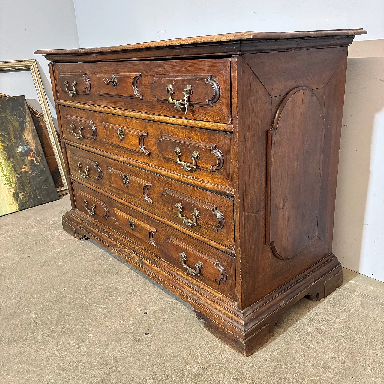 Bolognese chest of drawers with ashlars,  17th century, 17