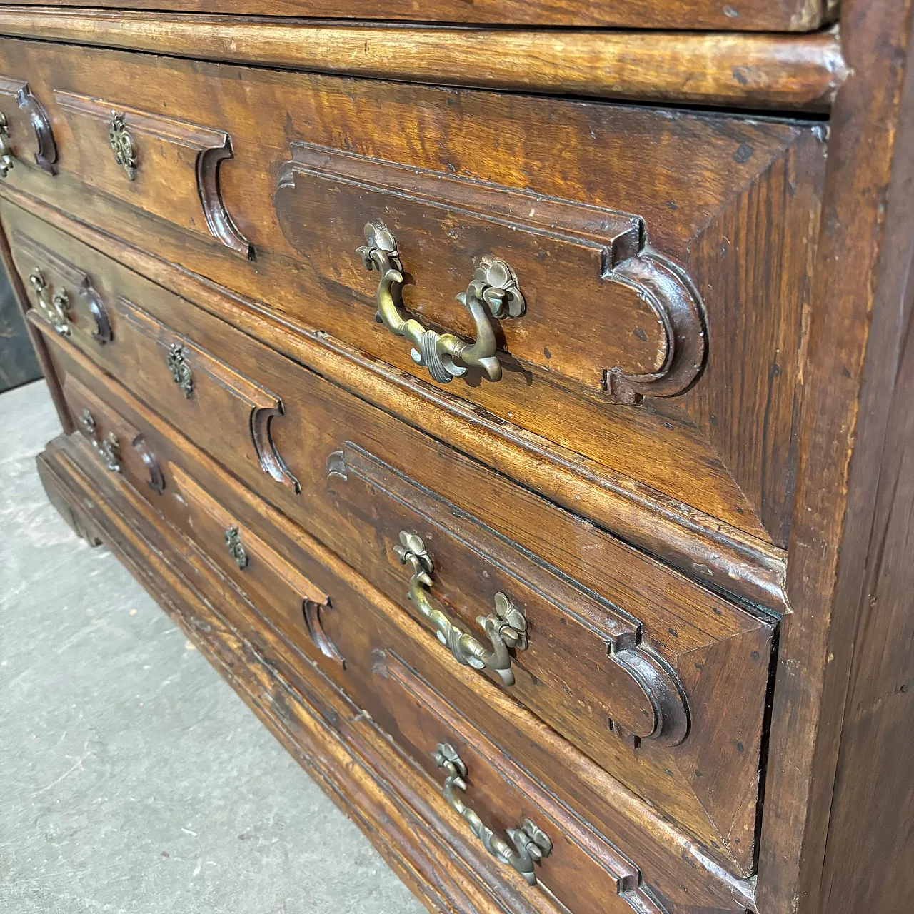 Bolognese chest of drawers with ashlars,  17th century, 18