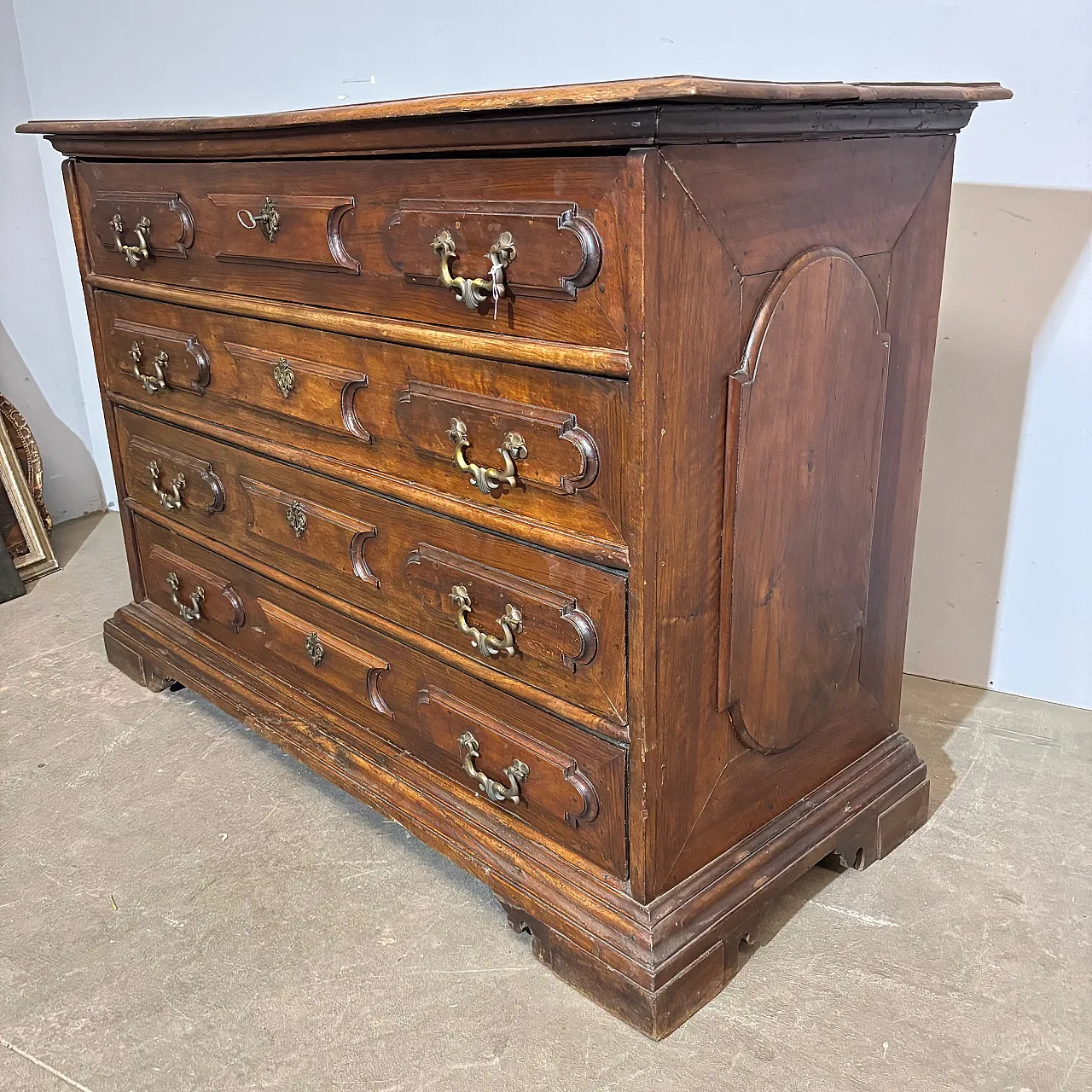 Bolognese chest of drawers with ashlars,  17th century, 22